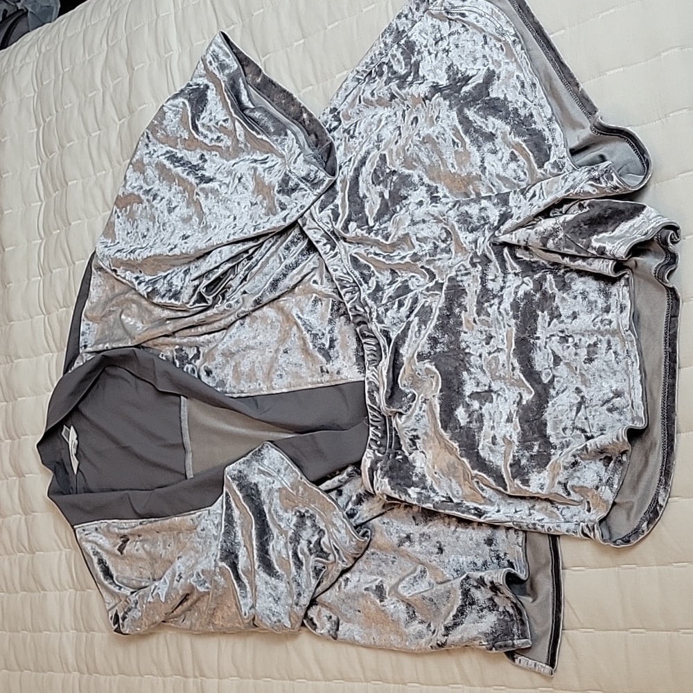 Soma Silver Crushed Velvet Kimono and Short Set Size M